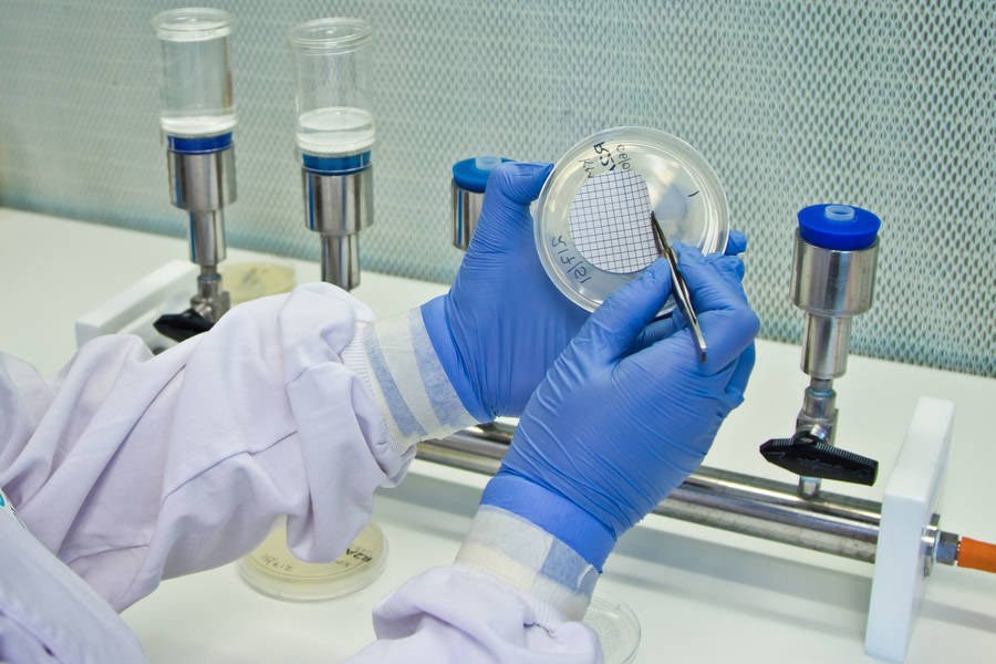 Microbiology lab practices to prevent cross-contamination